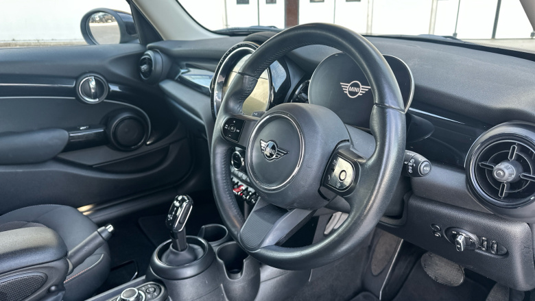 MINI Hatchback 1.5 Cooper Classic Premium 5dr Auto Petrol Hatchback